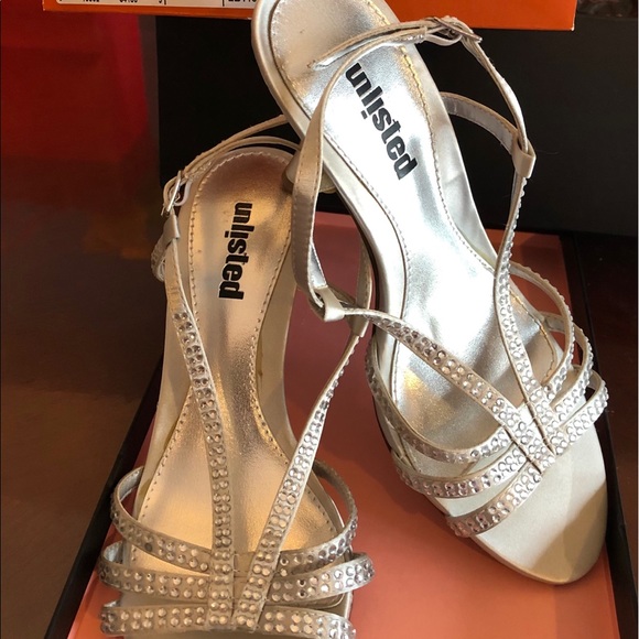 UNLISTED List Less Silver Braided Sandal, Size 6M. - Picture 2 of 5